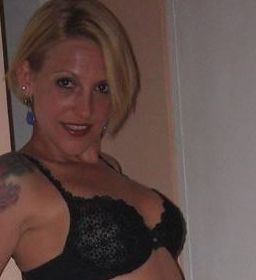Escort Oshawa Whitby Courtice Ajax Pickering Housewife
